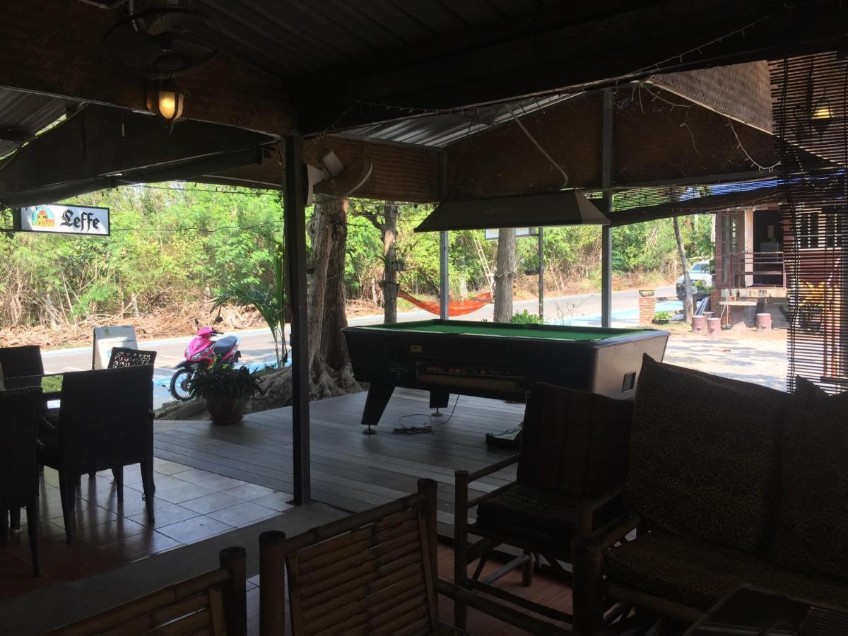 Harry'S Beach Club Ban Phe Exterior photo